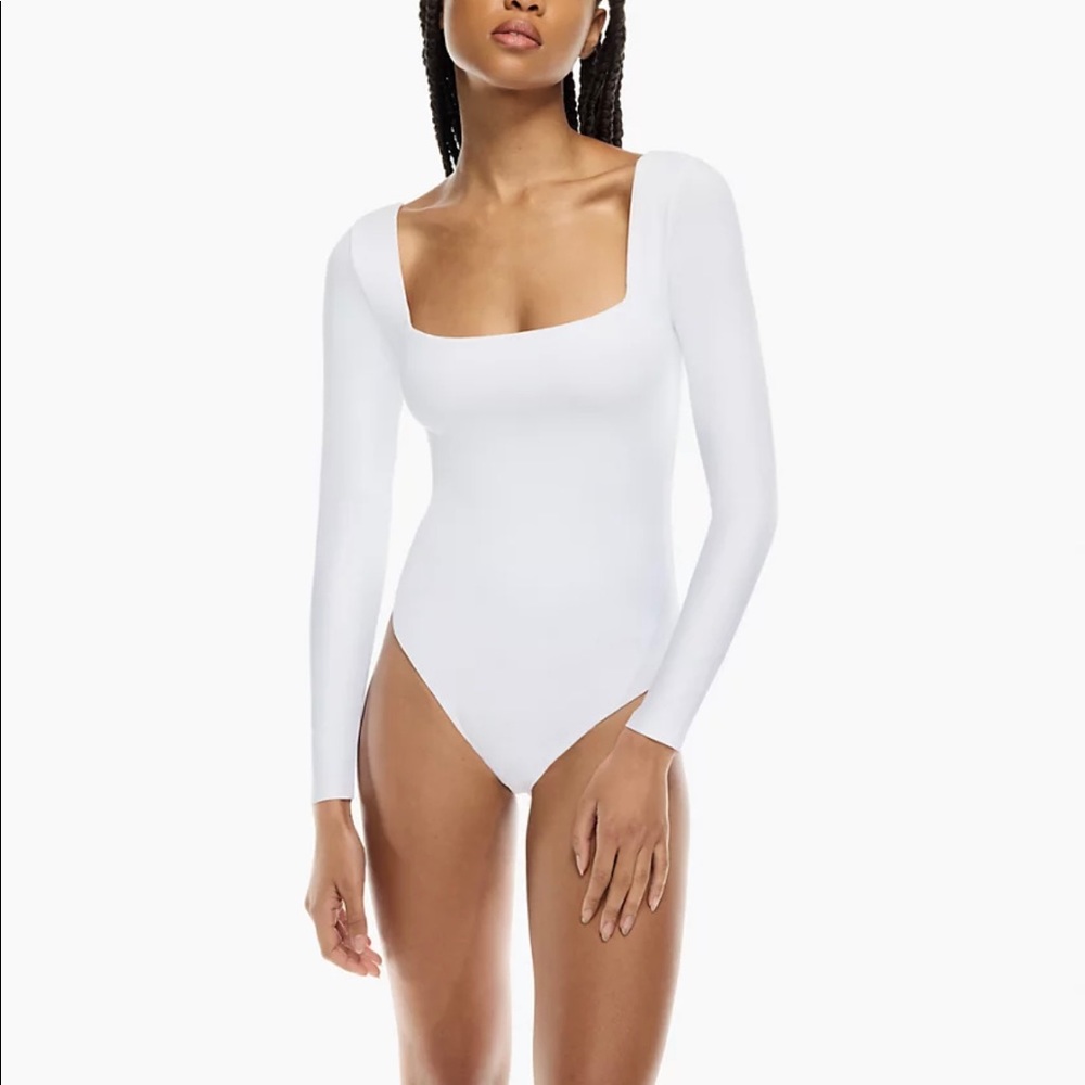 Aritzia Babaton Contour Longsleeve Bodysuit